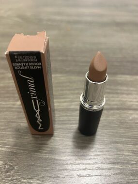 Mac  Matte Lipstick 624 Folio Silky Matte. NEW